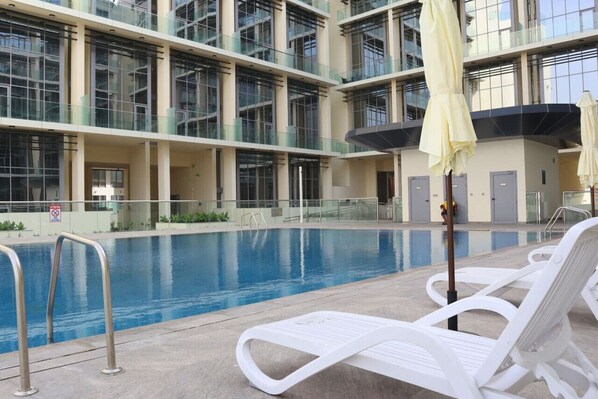 Pool - Duplex Serenity: Your 2BR Oasis in Masdar City (Abu Dhabi)