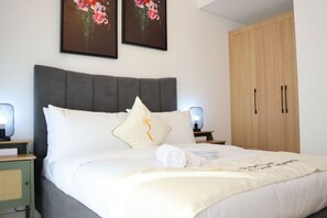 1 habitación, tabla de planchar con plancha, cuna de viaje y wifi 