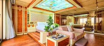 Presidential Penthouse: Vintage Italian Elegance