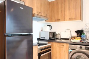 Frigorífic, microones, forn i placa de cuina 