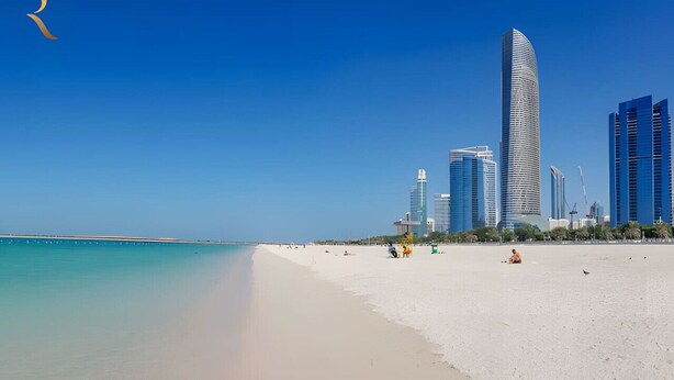 Beach - Al Raha Luxe: Your 3BR Retreat on Corniche (Abu Dhabi)