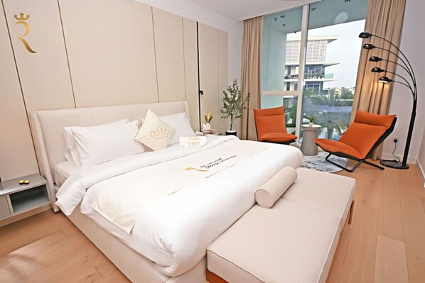 1 Schlafzimmer, Schreibtisch, Bügeleisen/Bügelbrett, Reisekinderbett