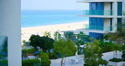 Seaside 1BR Retreat w/Pool & Gym in Saadiyat