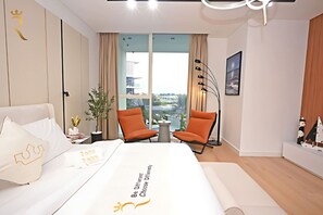 1 Schlafzimmer, Schreibtisch, Bügeleisen/Bügelbrett, Reisekinderbett
