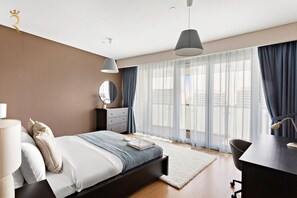 2 bedrooms, iron/ironing board, travel crib, WiFi - Muneera Island Oasis: Stylish 2BR in Al Rahba (Abu Dhabi)