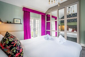 2 bedrooms, iron/ironing board, internet