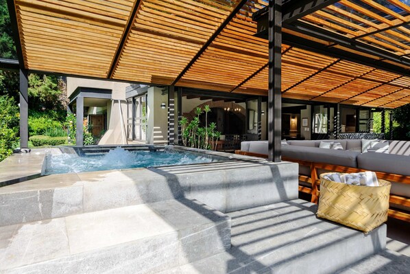 Bain à remous extérieur