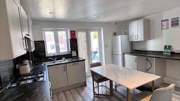 House | Private kitchen | Fridge, microwave, oven, stovetop