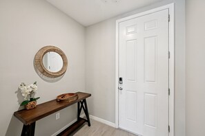 Interior - Comfortable 3-Bedroom Home – Sleeps 7 – Perfect for Vacation in Nokomis, FL (Nokomis)