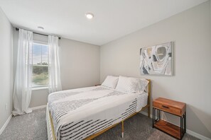 4 Schlafzimmer, Zimmersafe, Schreibtisch, Bügeleisen/Bügelbrett