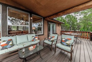 Outdoor dining - Thunder Lodge (Ruidoso)