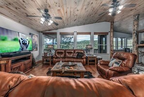 TV, fireplace, offices - Thunder Lodge (Ruidoso)
