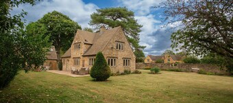 Arlington House - sleeps 6 guests  in 3 bedrooms