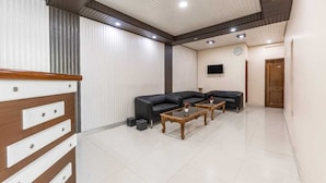 Reception - Hotel Charming Hills By Him Haults Hospitality (Shimla)