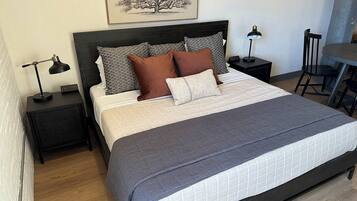 1 bedroom, desk, iron/ironing board, WiFi