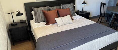 1 soveværelse, skrivebord, strygejern/strygebræt, Wi-Fi