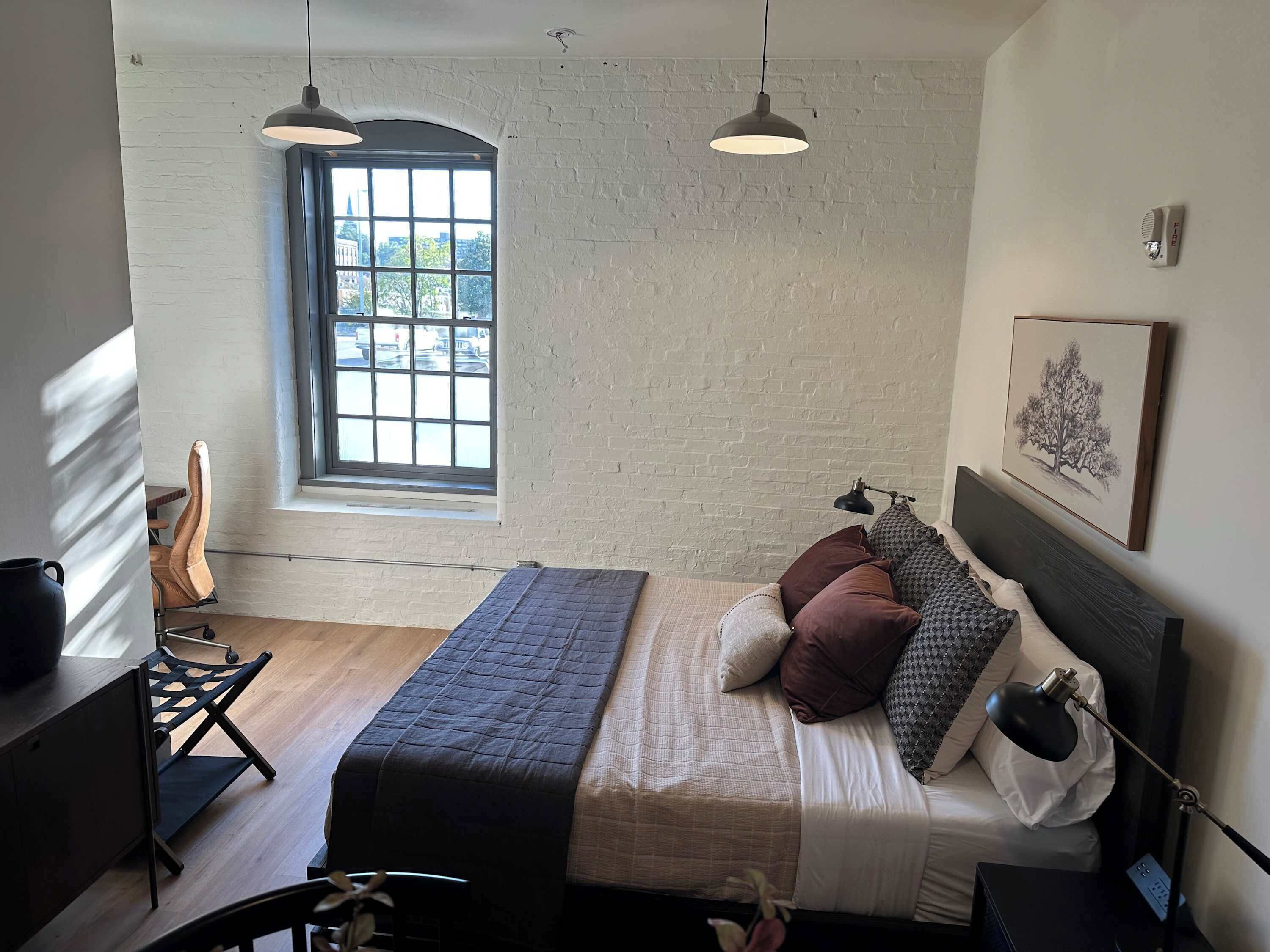 1 habitación, escritorio, tabla de planchar con plancha y wifi 