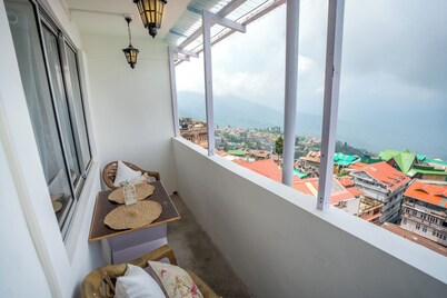Charming 4-bedroom bed & breakfast in Darjeeling 850 mts from Mall Road