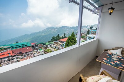 Charming 4-bedroom bed & breakfast in  Darjeeling 850 mts from Mall Road 