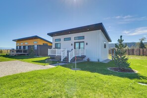 Exterior - "The Farmhouse": Near Flathead Lake & Skiing (Kalispell)