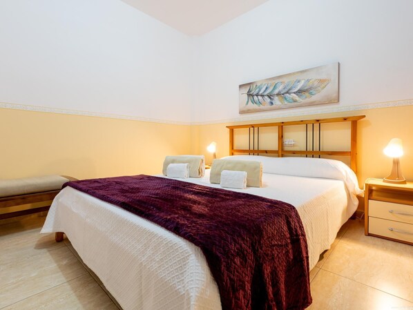 1 bedroom, iron/ironing board, internet, bed sheets