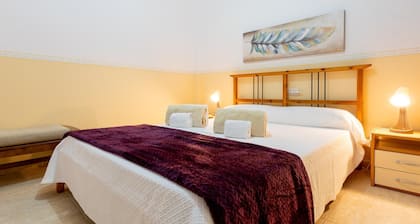 2A Apartment Abrigos, Wifi and balcony