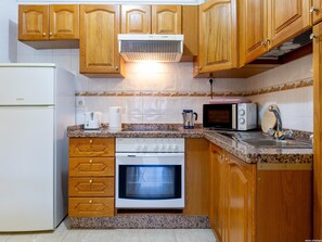 Fridge, microwave, oven, coffee/tea maker