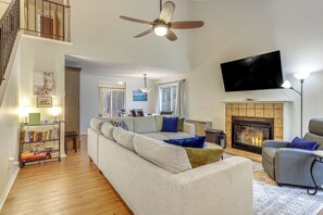 TV, books - 11 Miles to Saratoga Race Course: Upstate Retreat! (Ballston Spa)