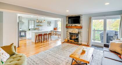 Mtn & Foliage Views: Modern Mount Snow Stay!
