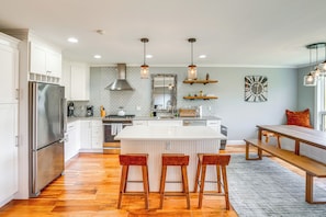Fridge, microwave, stovetop, dishwasher - Mtn & Foliage Views: Modern Mount Snow Stay! (Dover)