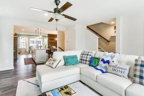 TV, fireplace - 2 Mi to Hollywood Casino: Charles Town Townhome! (Charles Town)