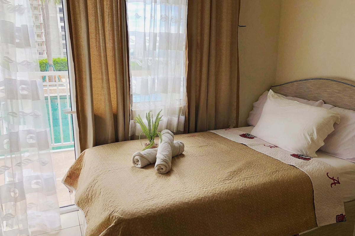 Standard Room, Balcony, Pool View | 1 bedroom, laptop workspace, iron/ironing board, free WiFi