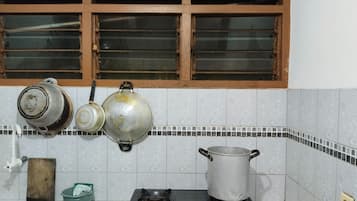 Villa, 3 Bedrooms | Shared kitchen facilities