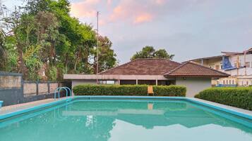 Piscina a l'aire lliure