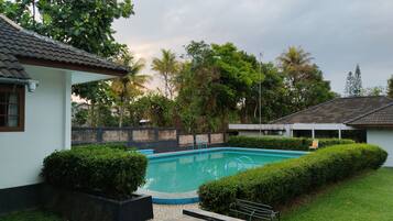 Piscina a l'aire lliure