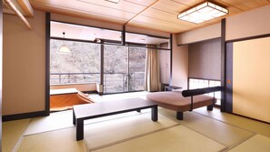 Superior Japanese-Style Twin Beds Room - Indoor Bath - Non-Smoking | Caja fuerte