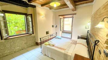 12 Schlafzimmer, BĂŒgeleisen/BĂŒgelbrett, Internetzugang, BettwĂ€sche