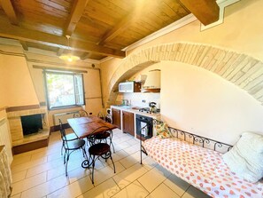 12 bedrooms, iron/ironing board, Internet, bed sheets