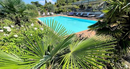 Spoleto Poolside - 24 couchages