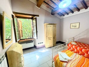 12 Schlafzimmer, BĂŒgeleisen/BĂŒgelbrett, Internetzugang, BettwĂ€sche