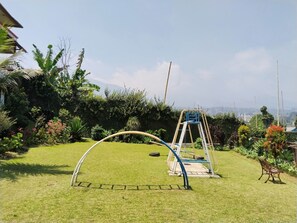 Área de juegos infantiles al aire libre