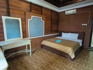 Deluxe Double Room | Free WiFi - Sunrise Sea Hill Cottages (Karimun Jawa)