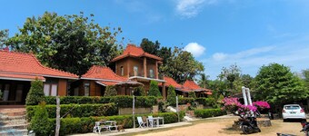 Sunrise Sea Hill Cottages