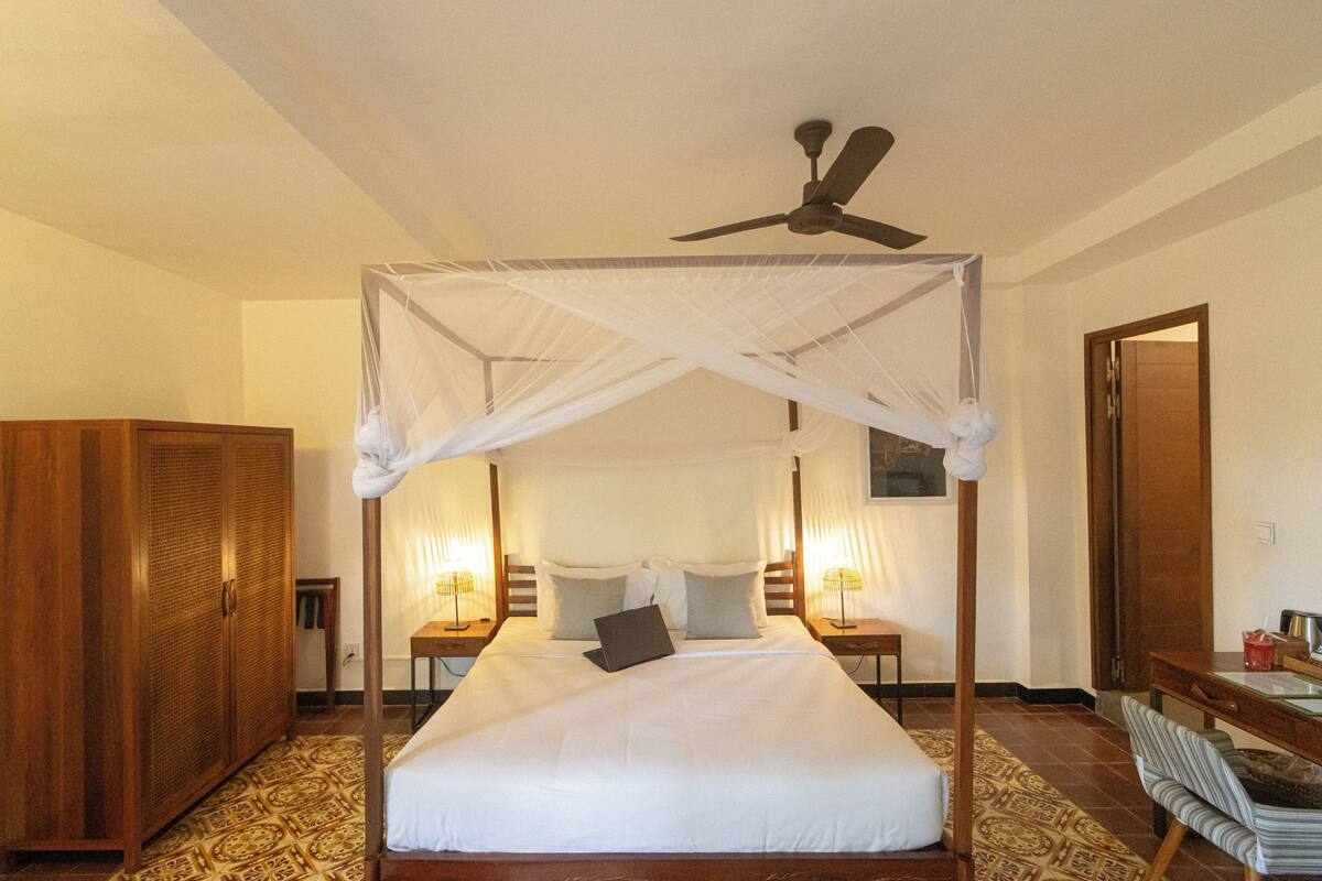 Panoramic Double Room | Minibar, soundproofing, iron/ironing board (on request), WiFi (free)