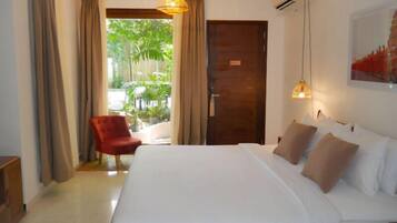 Standard Double Room | Minibar, soundproofing, iron/ironing board, free WiFi