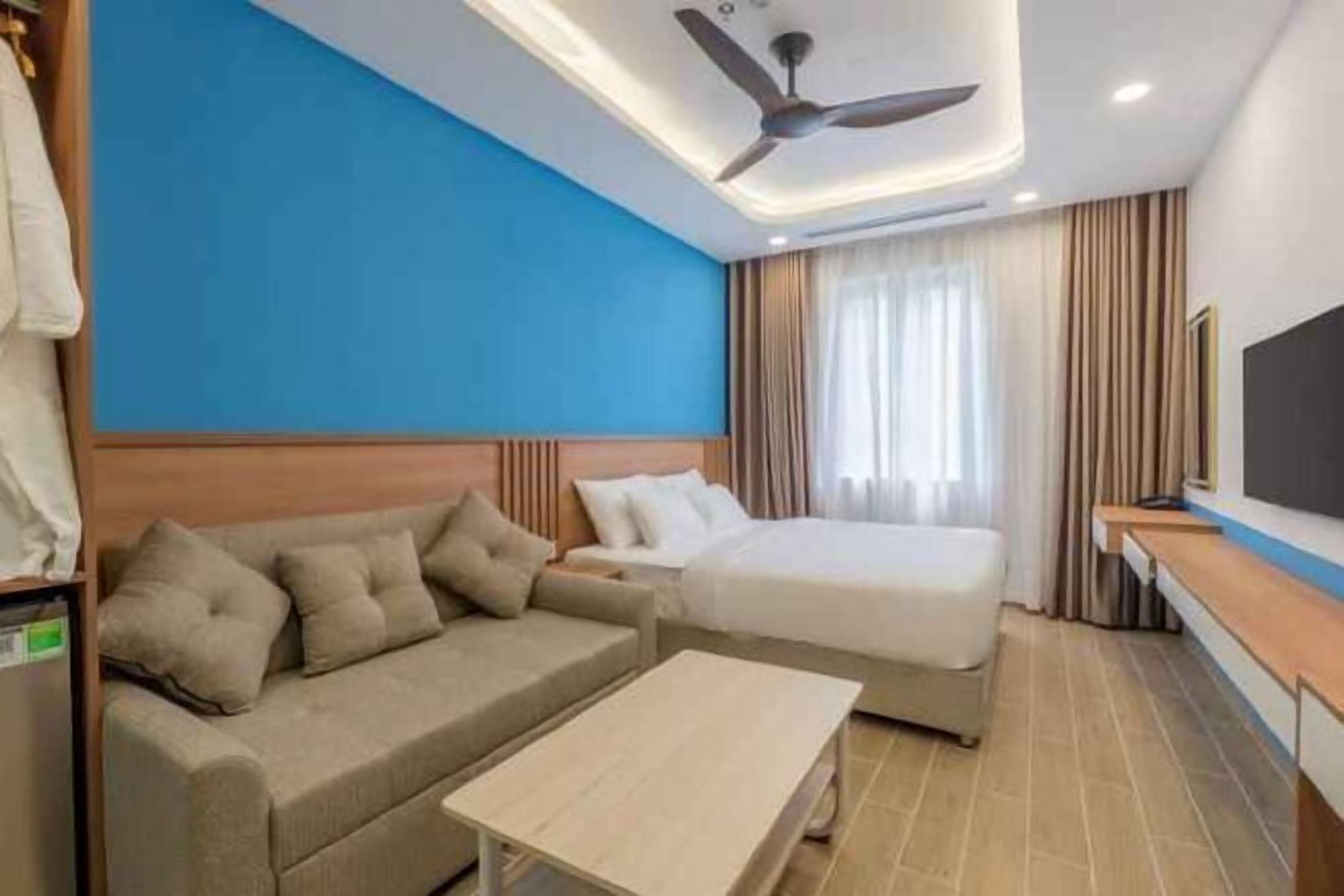 Minibar, laptop workspace, blackout curtains, soundproofing