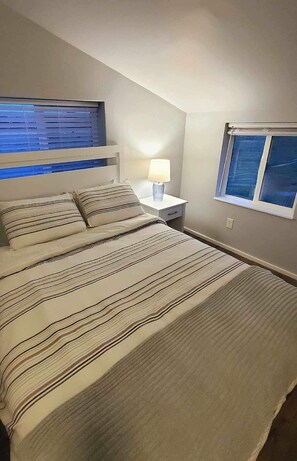 3 slaapkamers, een bureau, wifi, beddengoed