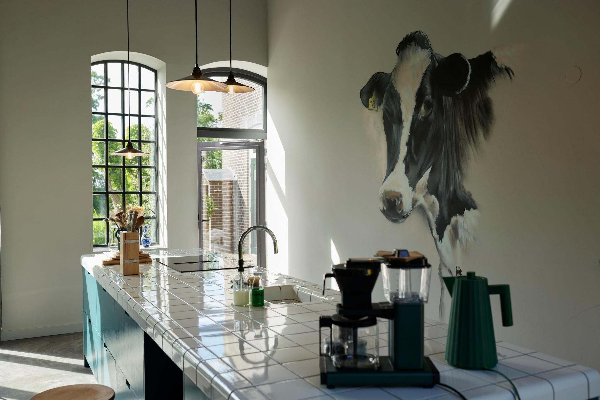 Een koelkast, een oven, een vaatwasser, een koffiezetapparaat/waterkoker