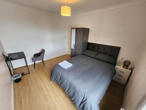 2 bedrooms, desk, iron/ironing board, WiFi