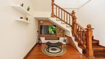 Deluxe Villa, Garden View | Living area